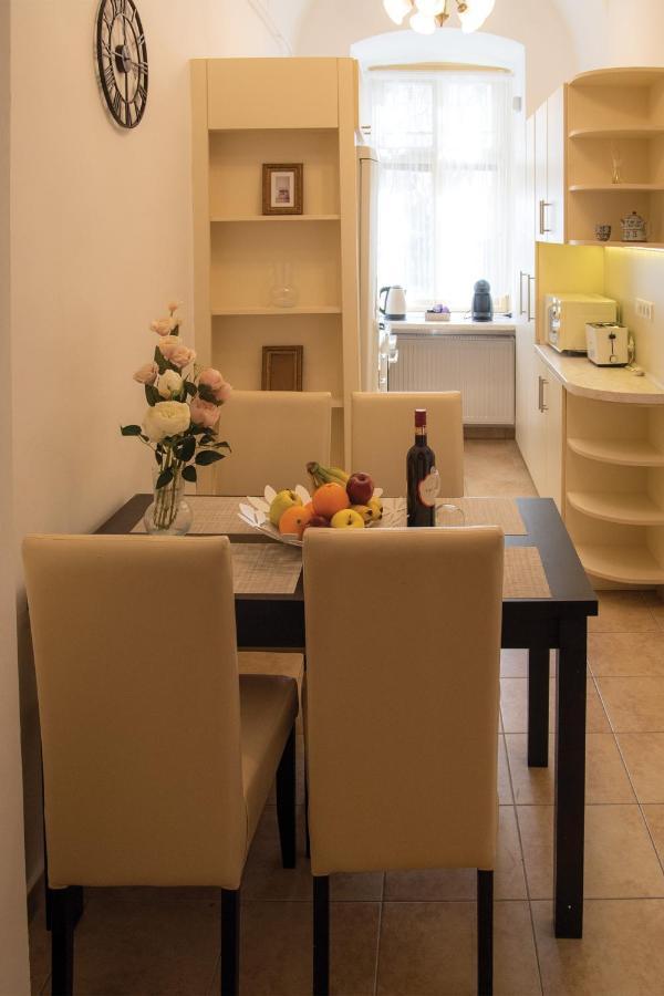 Theatroom Apartman Eger Extérieur photo