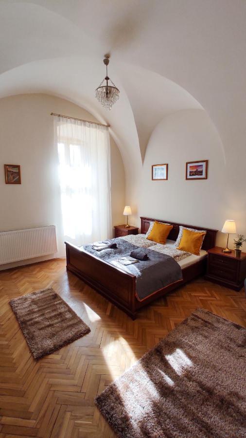 Theatroom Apartman Eger Extérieur photo