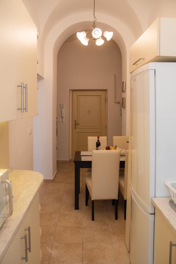 Theatroom Apartman Eger Extérieur photo