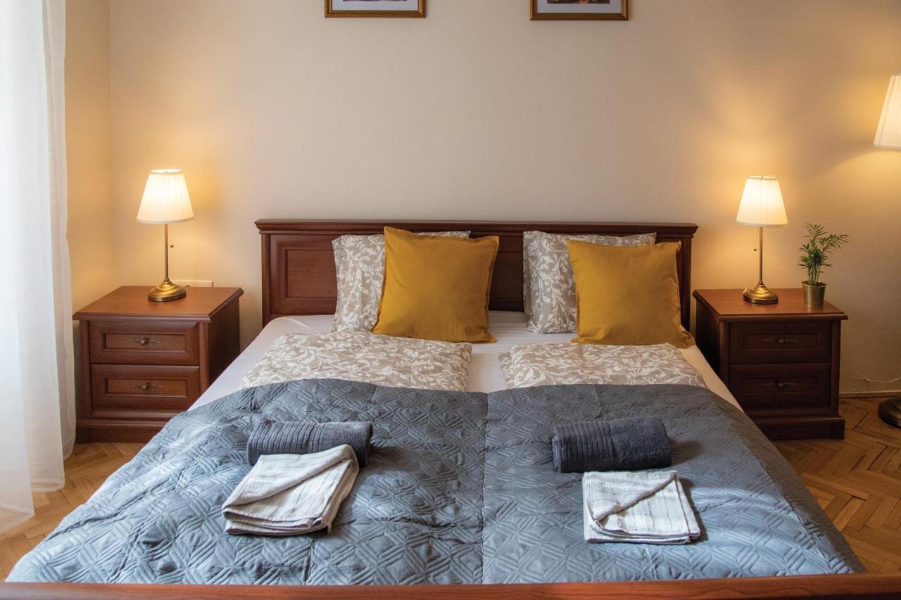 Theatroom Apartman Eger Extérieur photo