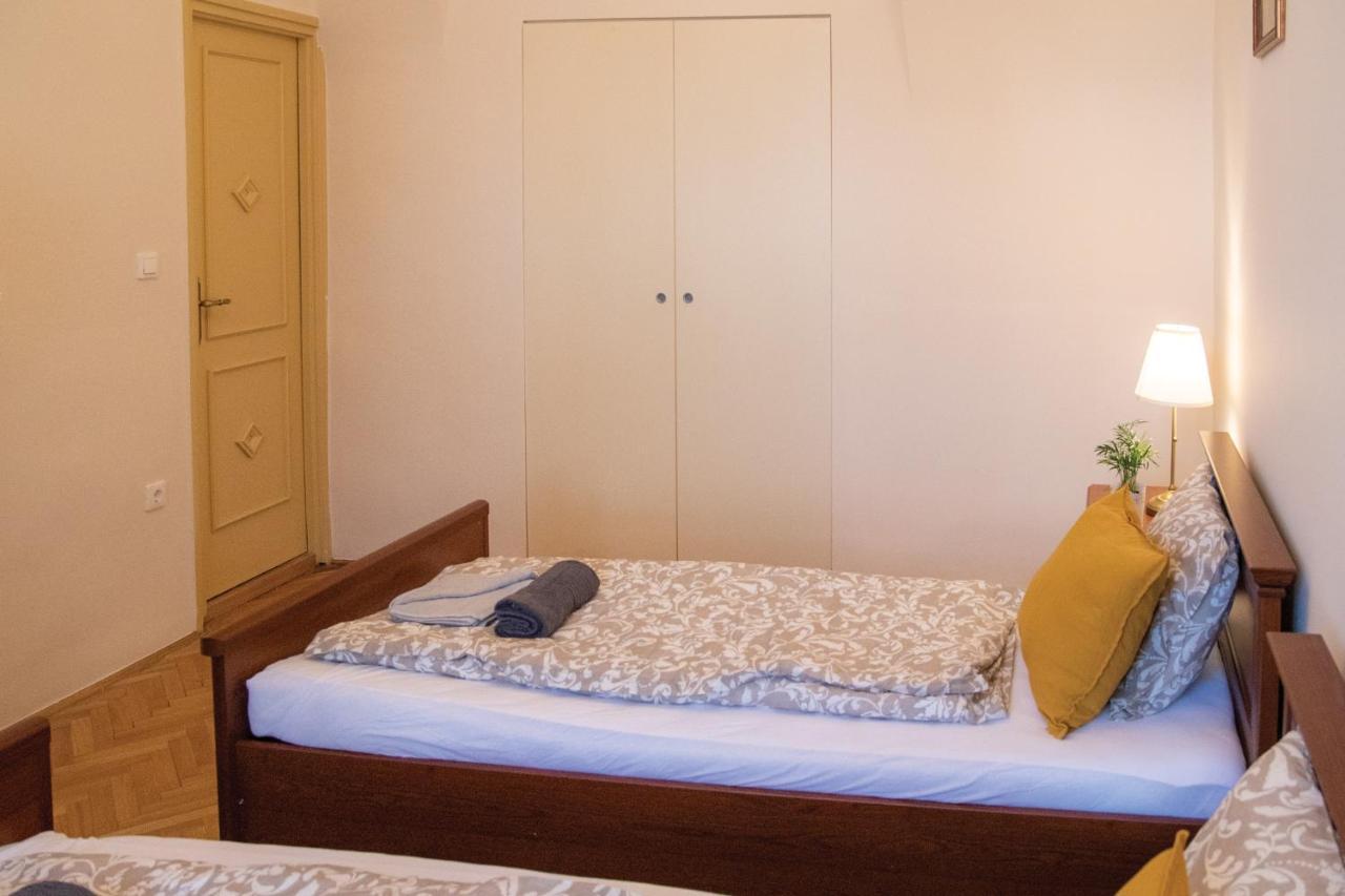 Theatroom Apartman Eger Extérieur photo