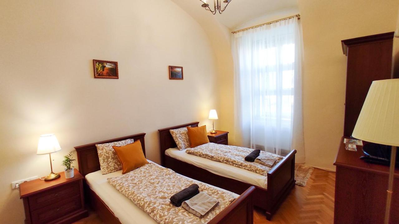 Theatroom Apartman Eger Extérieur photo