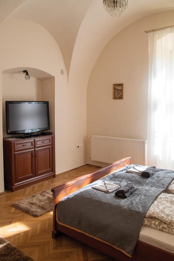Theatroom Apartman Eger Extérieur photo