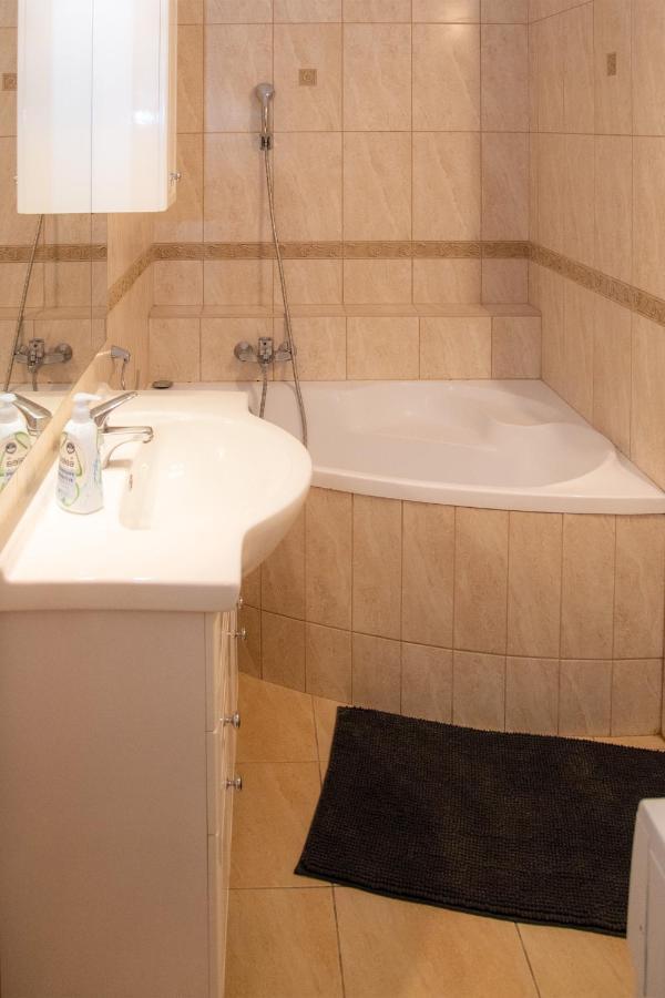 Theatroom Apartman Eger Extérieur photo