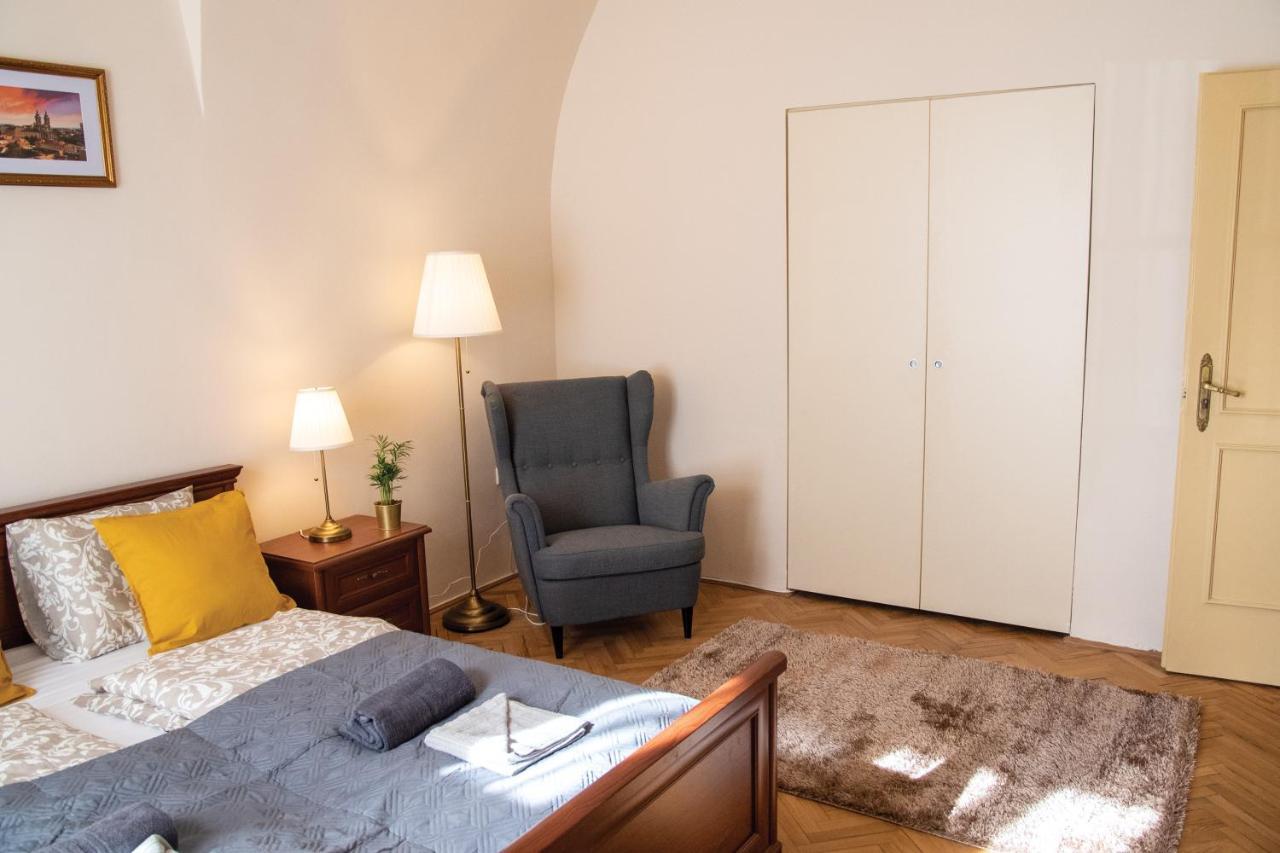 Theatroom Apartman Eger Extérieur photo