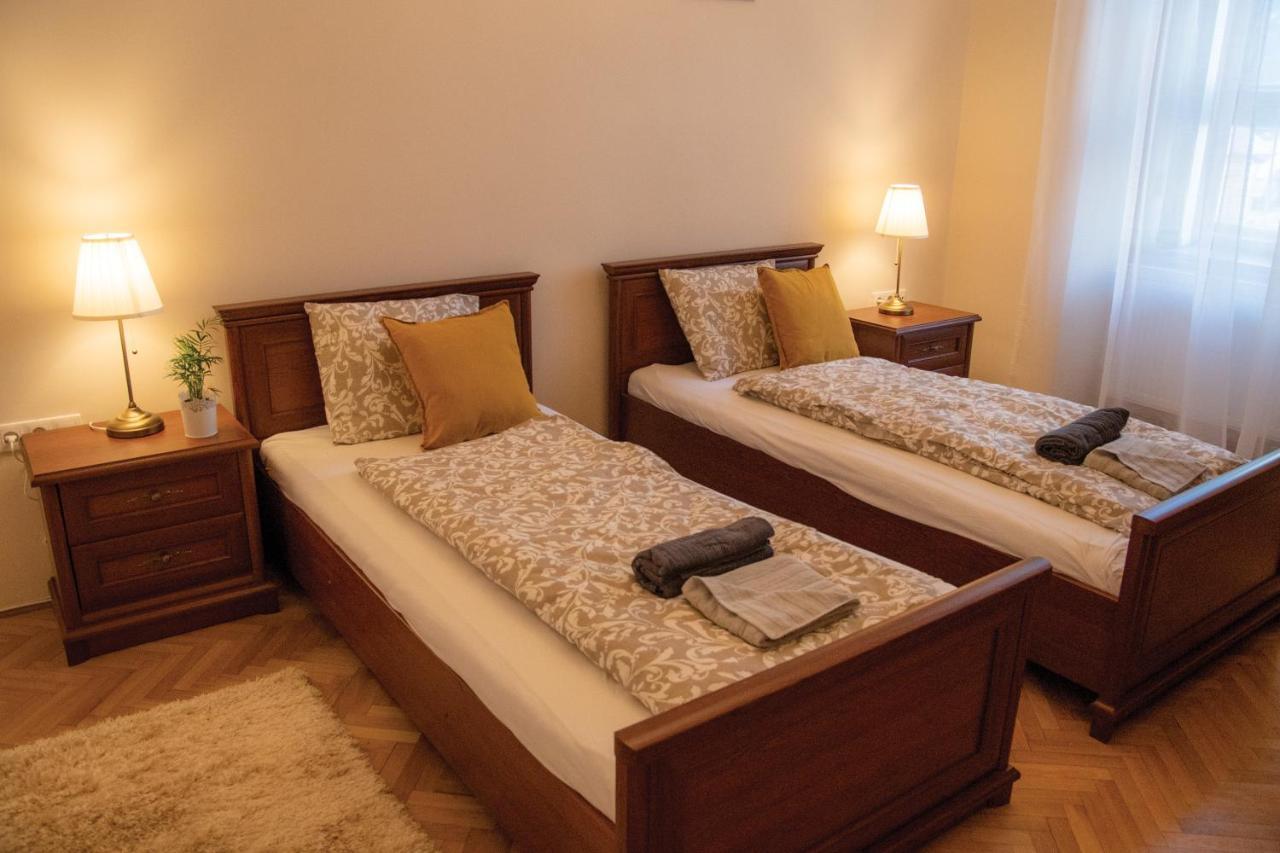 Theatroom Apartman Eger Extérieur photo