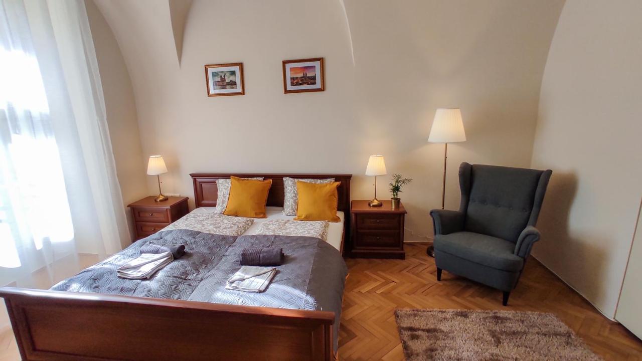 Theatroom Apartman Eger Extérieur photo