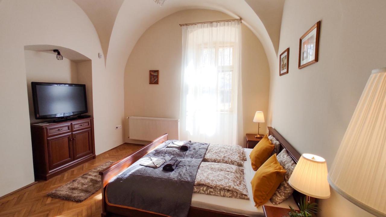 Theatroom Apartman Eger Extérieur photo